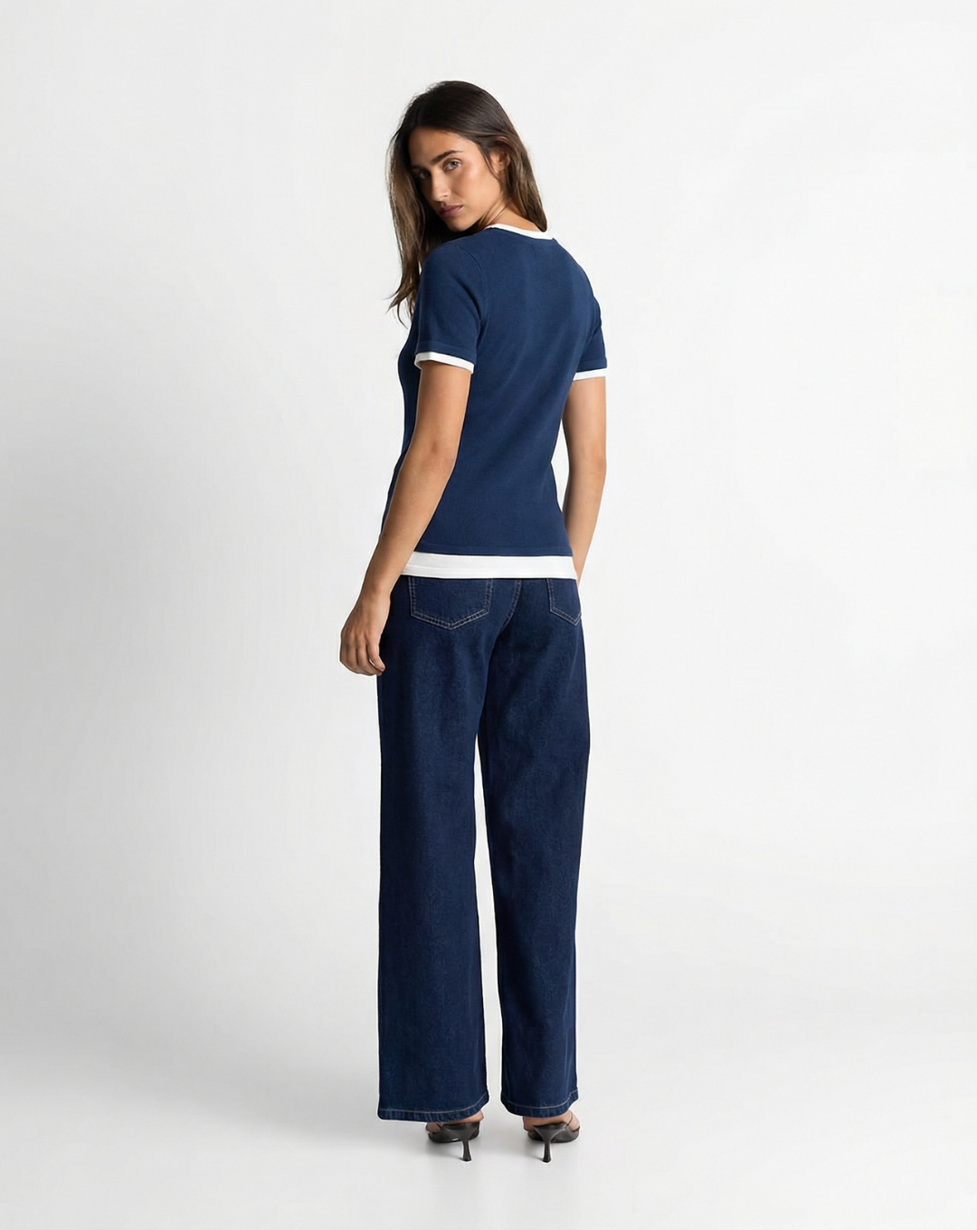 Cai | Women’s Fitted Crew Neck Contrast Trim T-Shirt